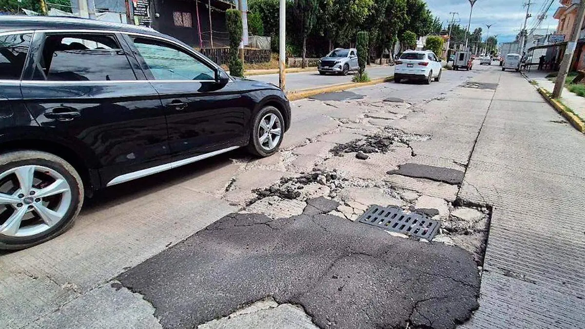 Cuautlancingo vialidad llena de baches